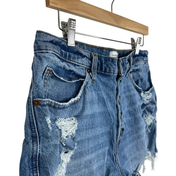 Abercrombie & Fitch Ultra High Rise Mom Curve Love Denim Shorts in Blue Size 32 - Picture 6 of 9